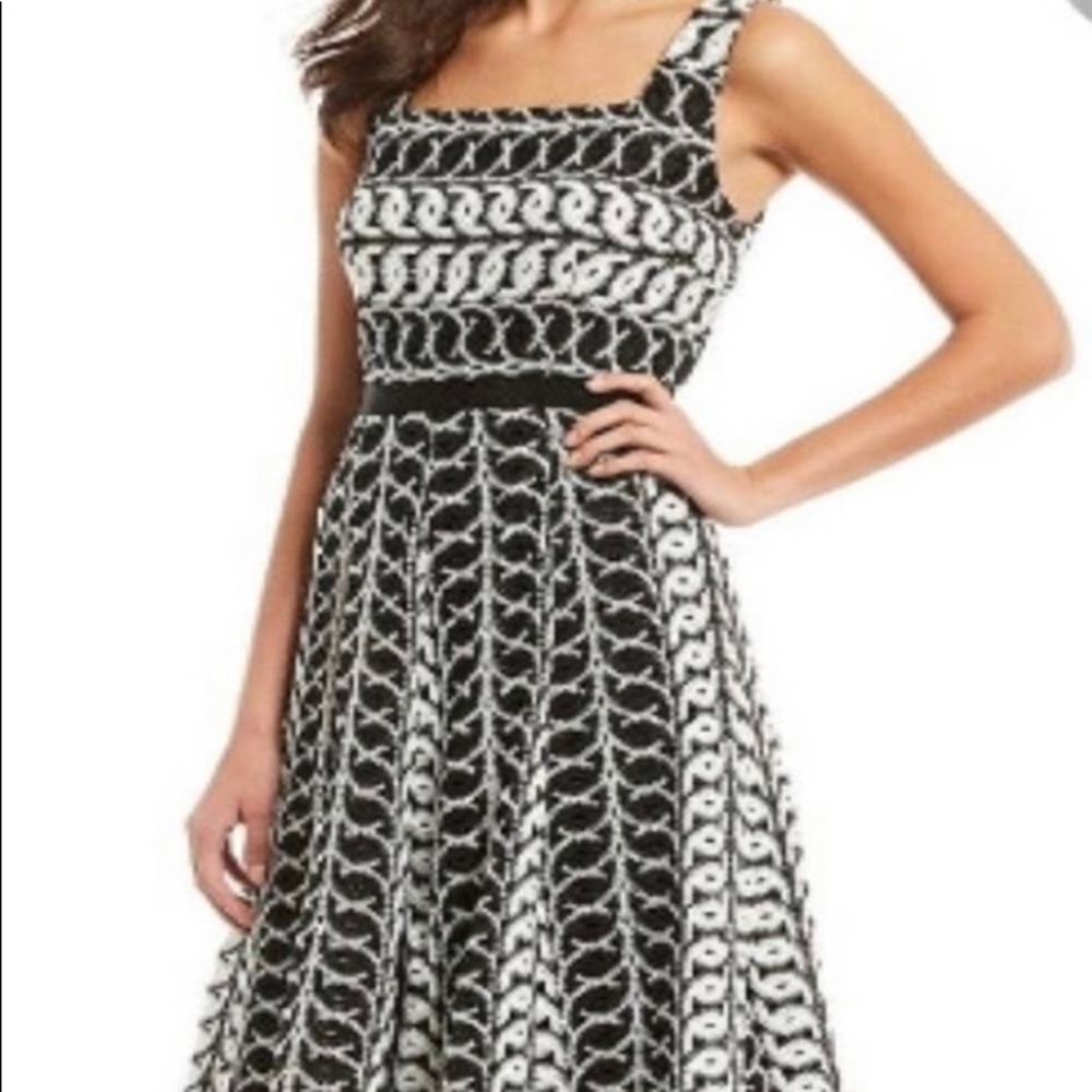 Alex Marie Lace Dress - Picture 4 of 5